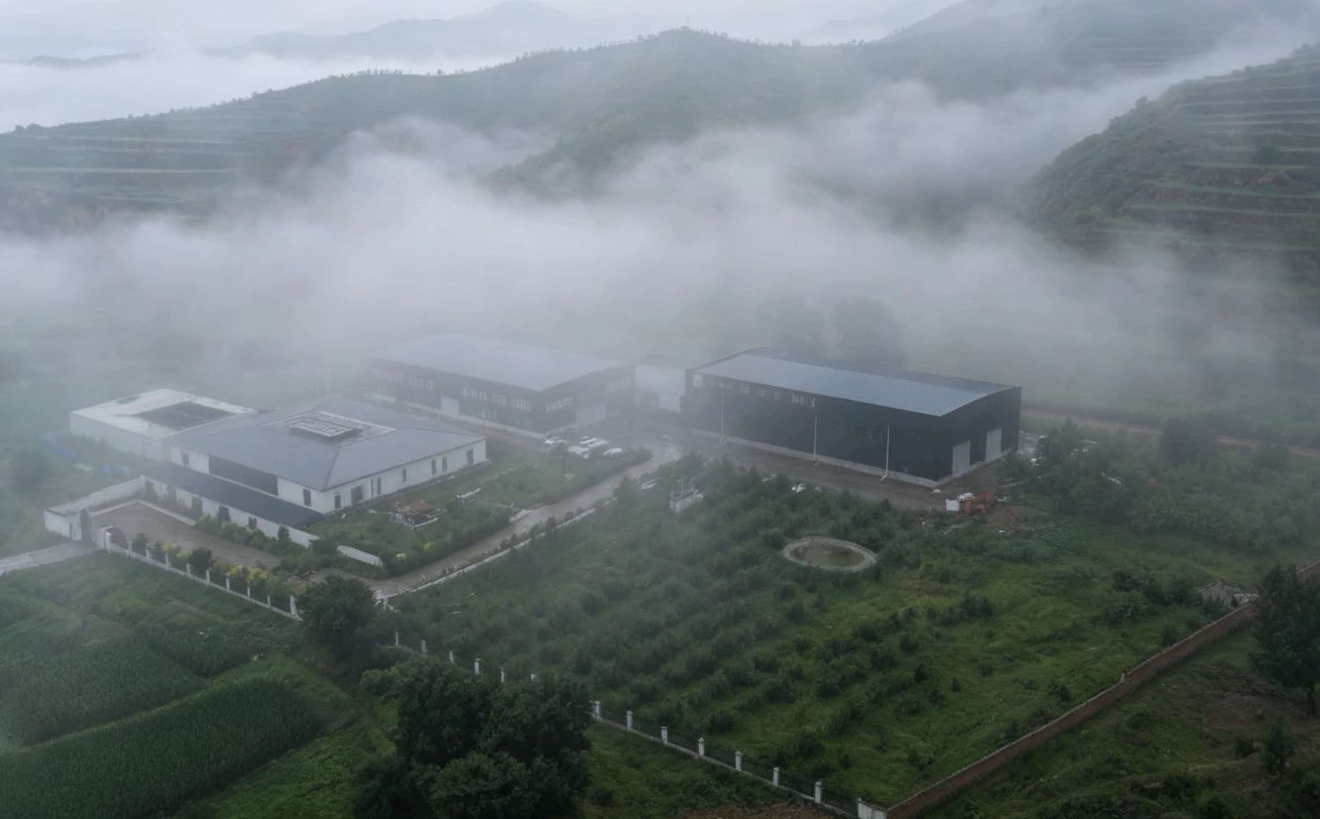 Shoukoubao winery in mountain mist
